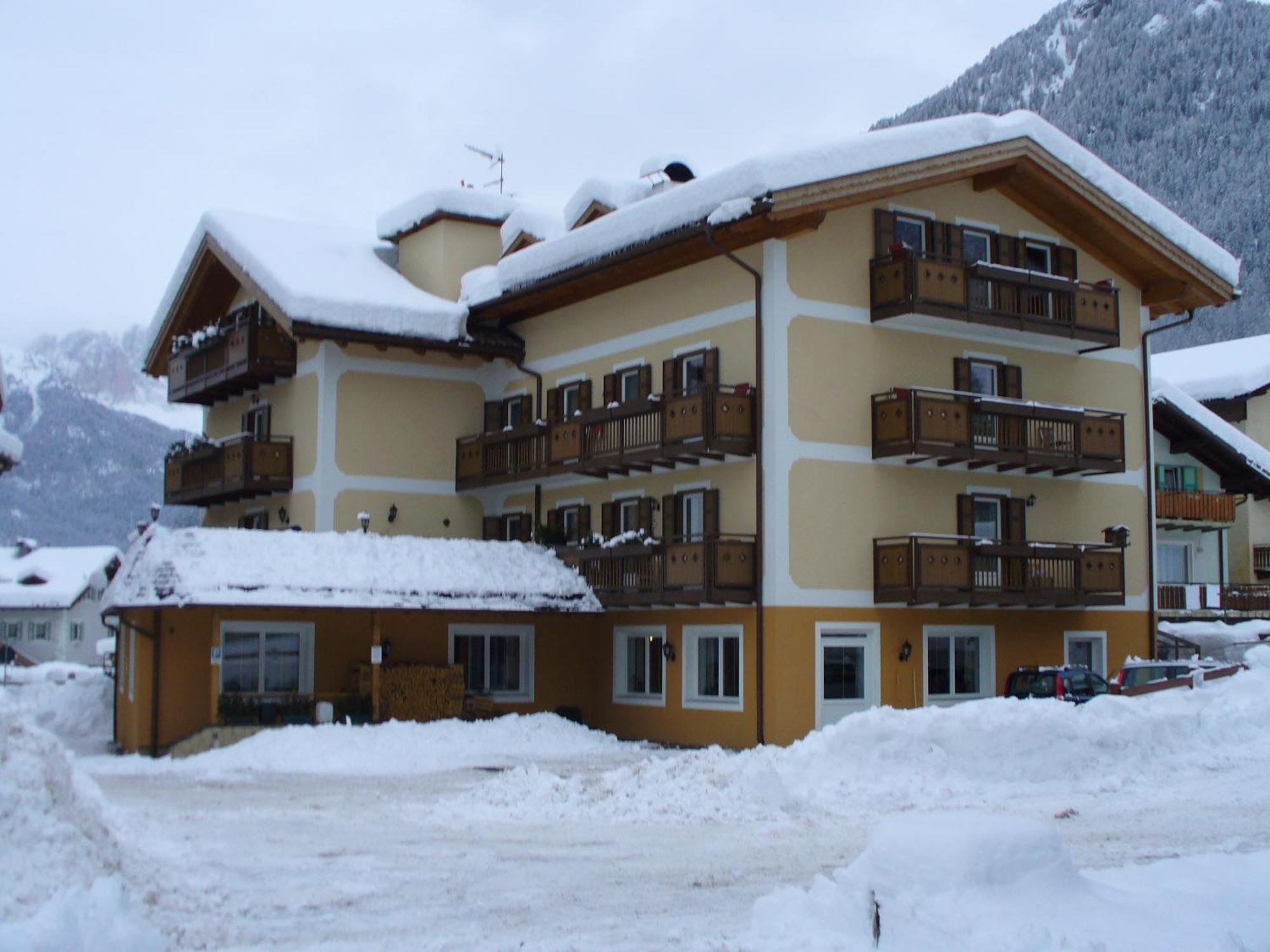 Hotel El Geiger Pozza di Fassa Exterior foto